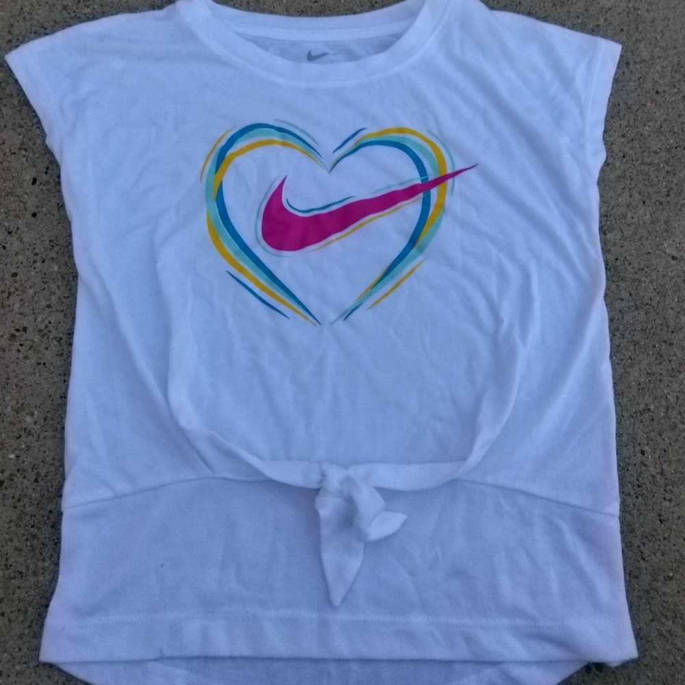 Nike Kids White Heart Graphic T-Shirt